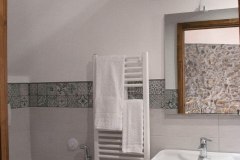 camera king dettaglio bagno